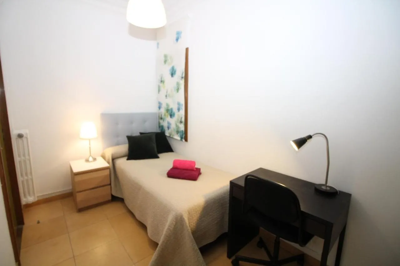 Nuevo Balmes Habitaciones Barselona 0*,  İspanya